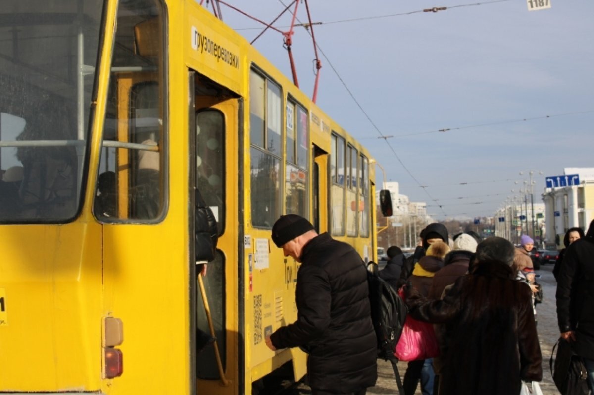    В Екатеринбурге ограничили скорость движения троллейбсов и трамваев