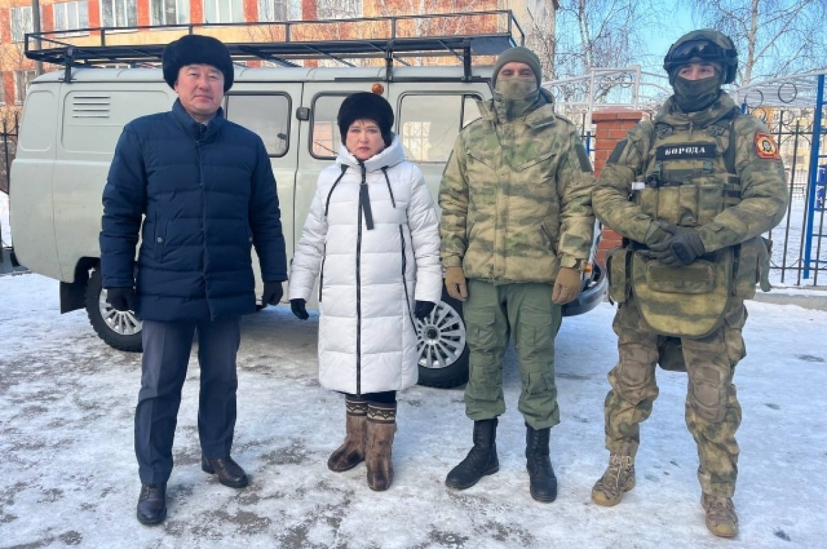    УАЗ с новогодними подарками отправили участникам СВО из Бурятии