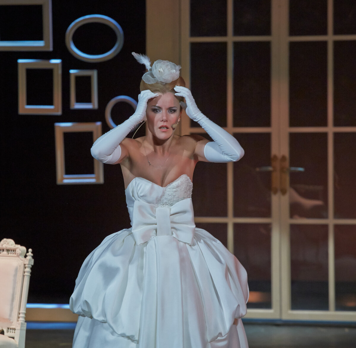 Сцена из спектакля "Свои люди"