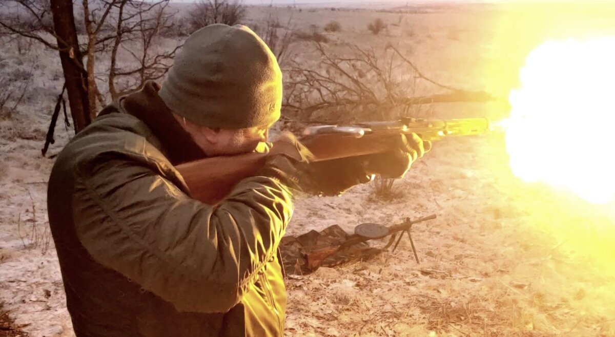 слышно выстрелы