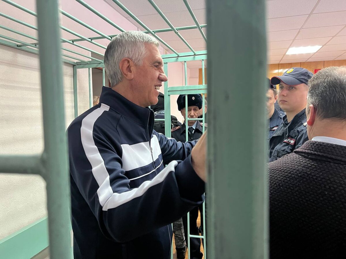     Ранее Быков заявлял, что готов бороться до конца, поэтому, скорее всего, приговор будет обжалован