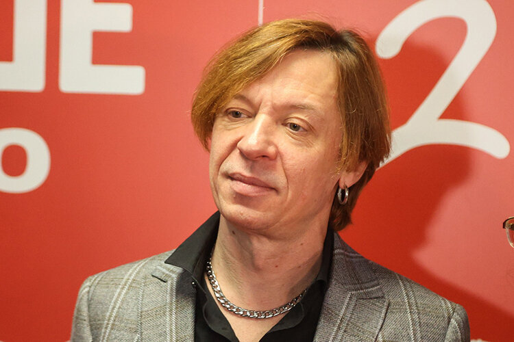    Один из тех, кто познакомился с «Нашим радио» на фестивале «Нашествие», — легенда российского рока Найк Борзов: «Сейчас много современной рок-музыки, классных инди-музыкантов. Уверен, «Наше радио» возьмет на себя функцию флагмана и поставщика новых имен»