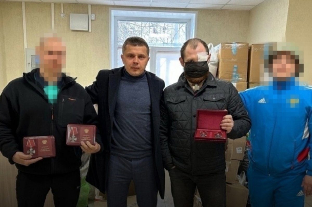    Пермяк вернулся со спецоперации с тяжёлыми ранениями. Его наградили двумя орденами Мужества.