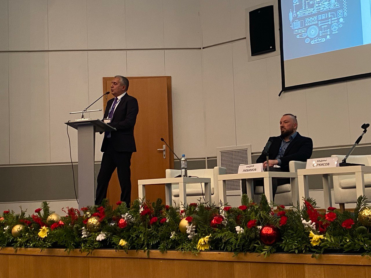 Вадим Саркисов (слева), Андрей Любимов (справа)