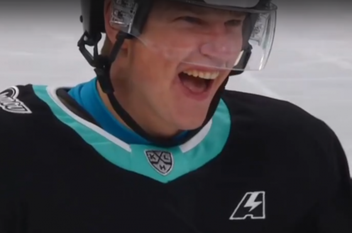    Андрей Аршавин сразу после забитой шайбы.