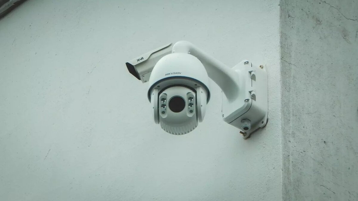     В Казани планируют оснастить 19 пешеходных переходов камерами видеонаблюдения. Это случится в 2024–2025 годах. Об этом сообщила городская администрация в комментариях под публикацией в Telegram-канале.