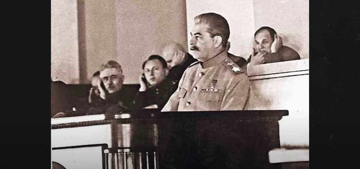 Речь сталина июнь 1941. Иосиф Сталин на заседании Моссовета. Сталин Иосиф Виссарионович выступает. Сталин на заседании 6 ноября 1944 года. 6 Ноября 1944 года речь Сталина.