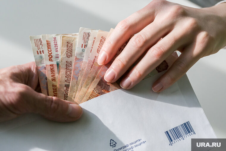    Нескольких человек задержали из-за подозрения в получении взяток в составе группы