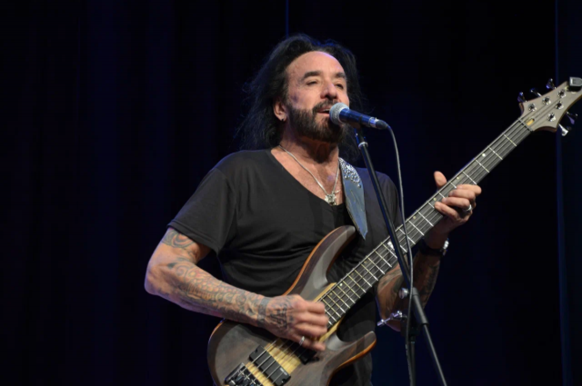    Американский рок-музыкант Марко Мендоза выступил в Калуге