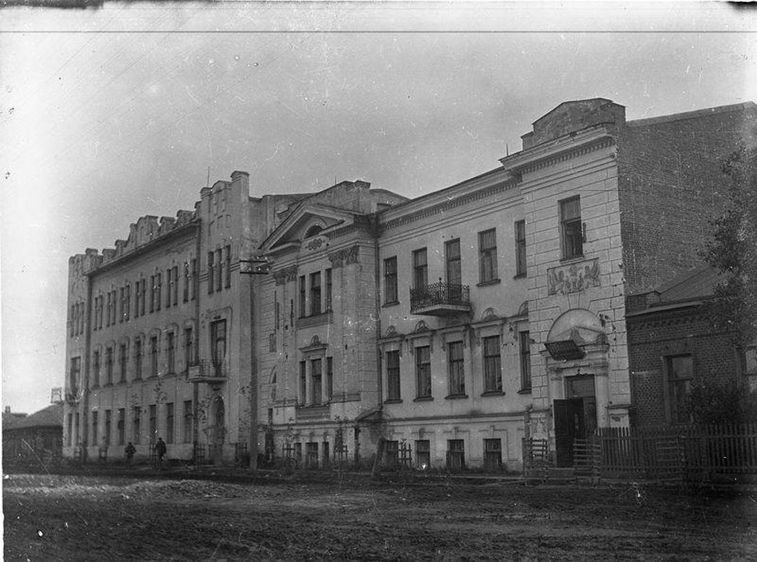 Питер, гороховая,2 здание вчк. Вчк, 196. Улица вчк 45 курск. Дом вчк на гороховой. Управление омской железной дороги омск.