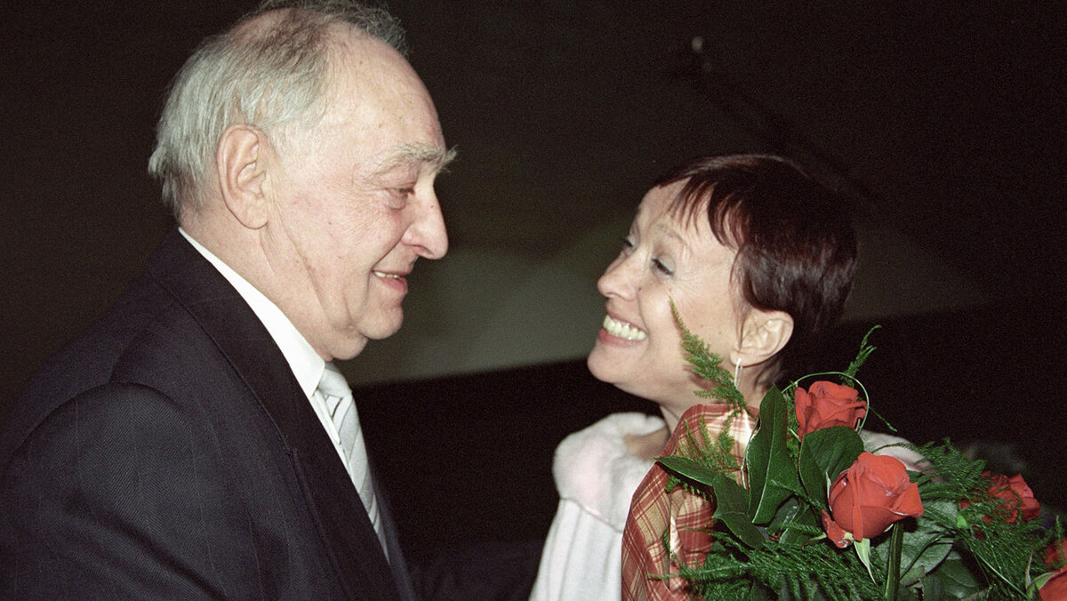 Ирина Печерникова всю жизнь легко меняла мужчин, без сожаления разбивая сердца. При этом Печерникова мечтала о настоящей любви. Она оказывается всегда ходила с ней рядом.-1-2