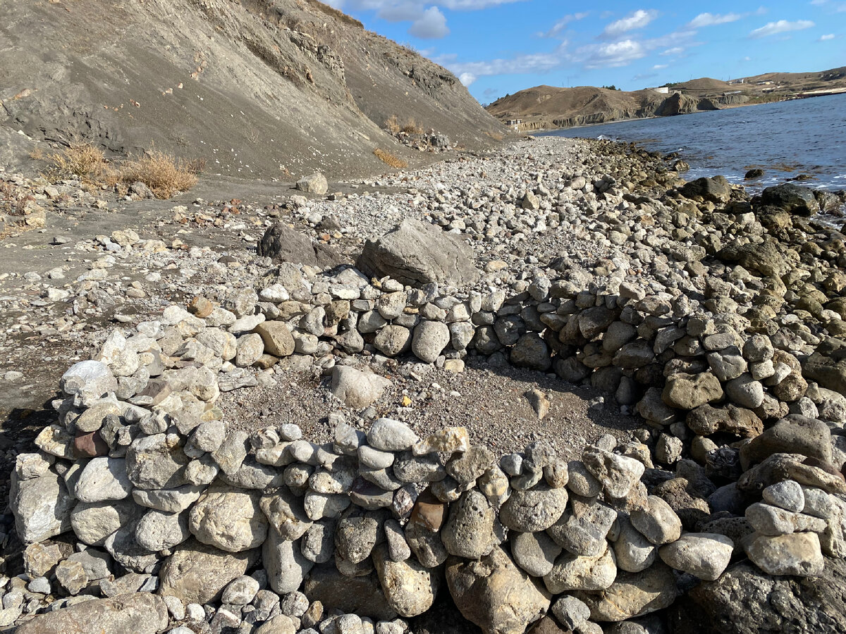 У подножья горы Алчак