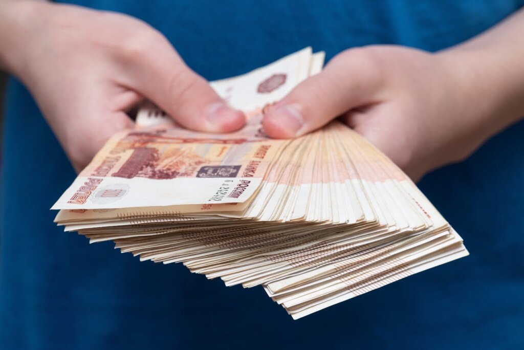 Жительница Твери перевела аферисту на «безопасный счет» 2 млн 400 тыс. рублей