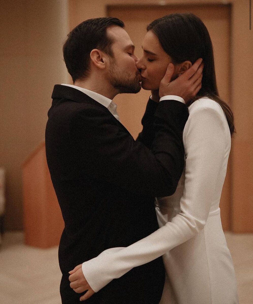 Счастливые молодожены Алексей и Лейсан