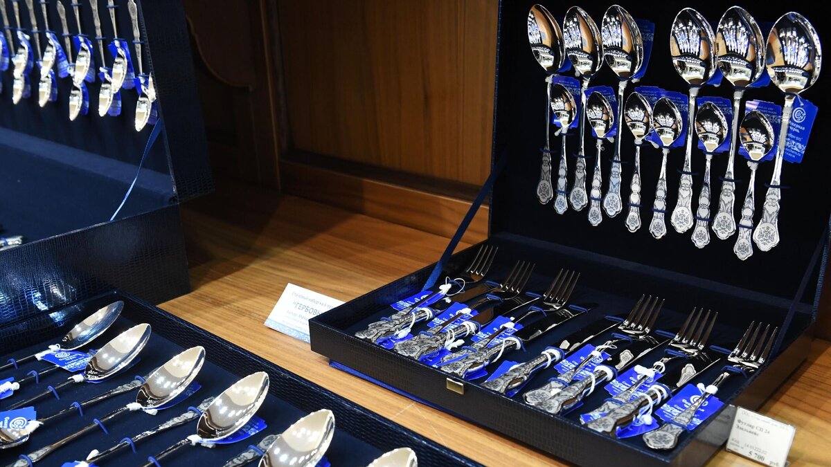    Чем почистить столовые приборы, чтобы они засверкали, как новые? Поможет копеечное средство© РИА Новости | Сергей Пятаков