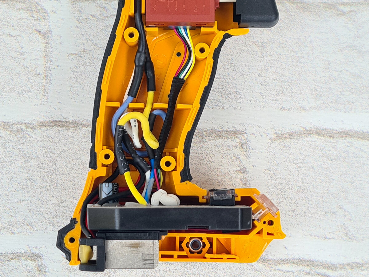 В данной статье познакомимся с интересным инструментом, который устойчиво занял свою нишу и с каждым годом набирает все большую популярность.-22