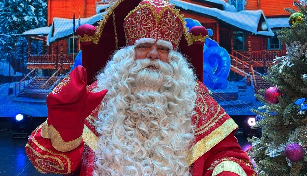    Дед Мороз из Великого Устюга подарил югорскому коллеге волшебный посох