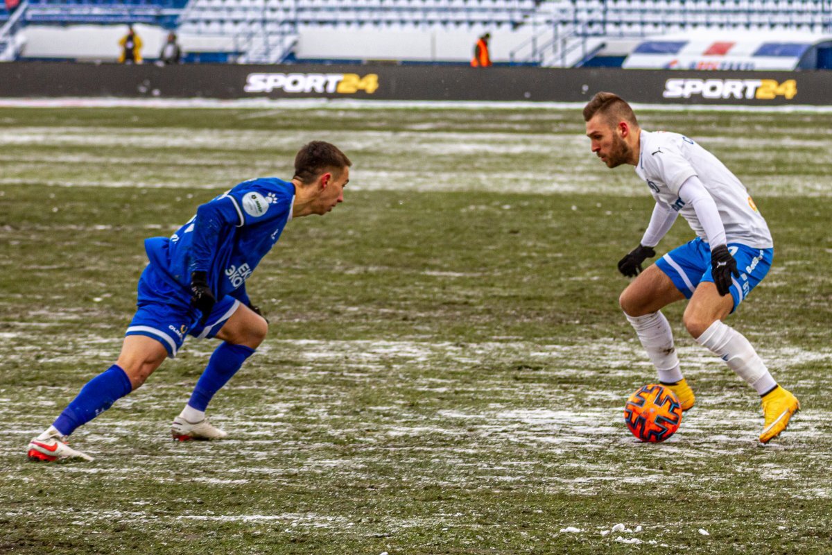    Взяли на характере.