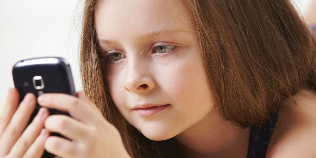 "Ложись спать!" — "Мам ещё немного". Более 4 часов использования смартфона опасно для подростков