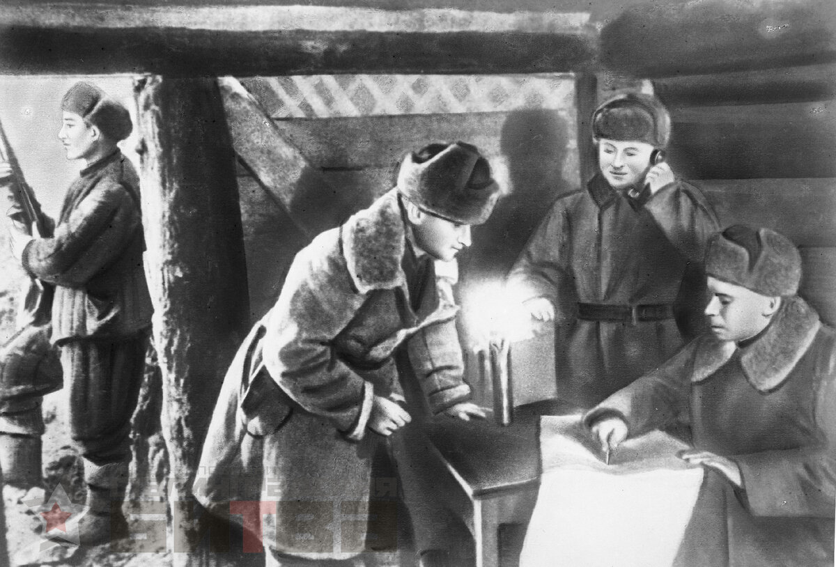 Штаб гвардейской дивизии. Командир дивизии генерал-майор Батюк (крайний справа).