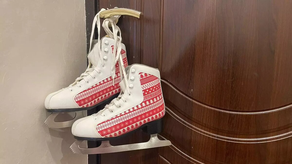     Жительница Ростова-на-Дону надела коньки и свободно поехала кататься по тротуарам, сообщила она в соцсетях.