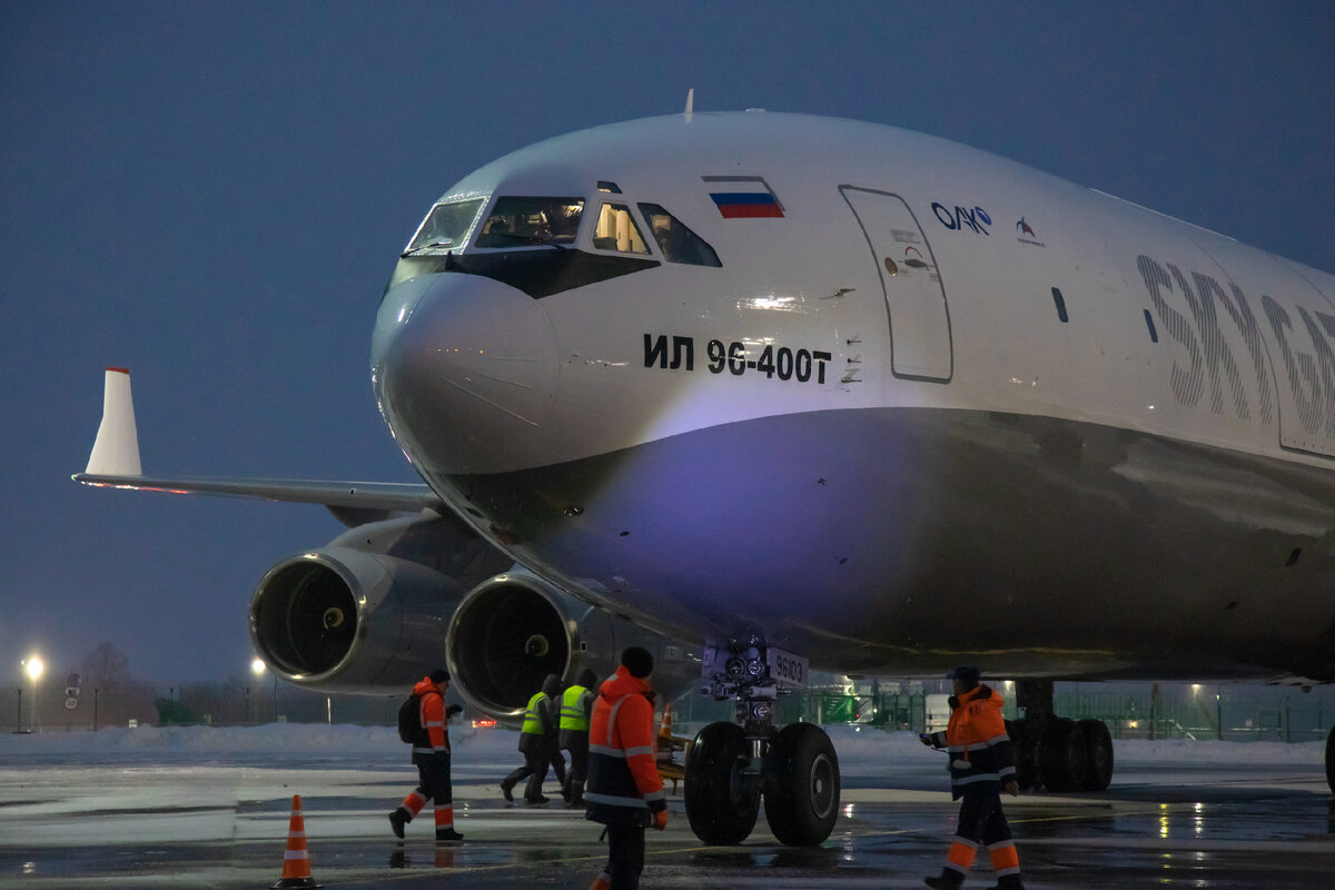 Большой, красивый, наш Ил-96-400Т! Red Wings возрождает ...