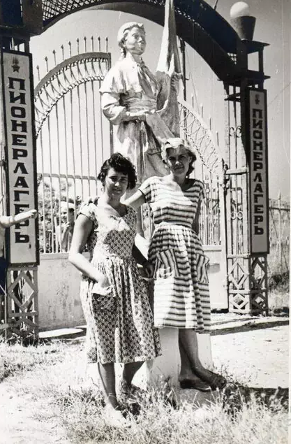 Здравствуйте, дорогие товарищи! Сегодня я вновь предлагаю посмотреть на старые фотографии и окунуться в океан воспоминаний и новых впечатлений. Узнать что-то новое или вспомнить хорошо забытое старое.-7