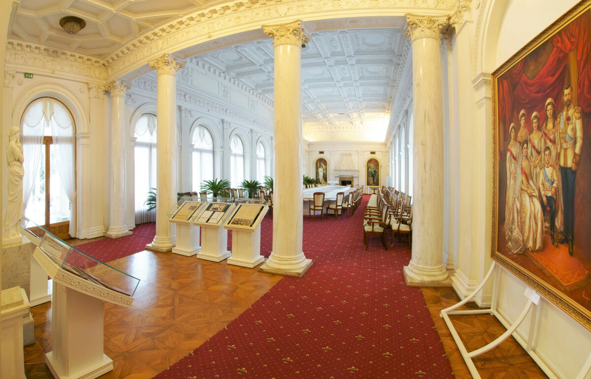 Белый зал Ливадийского дворца // Фото со страницы дворца в ВКонтакте