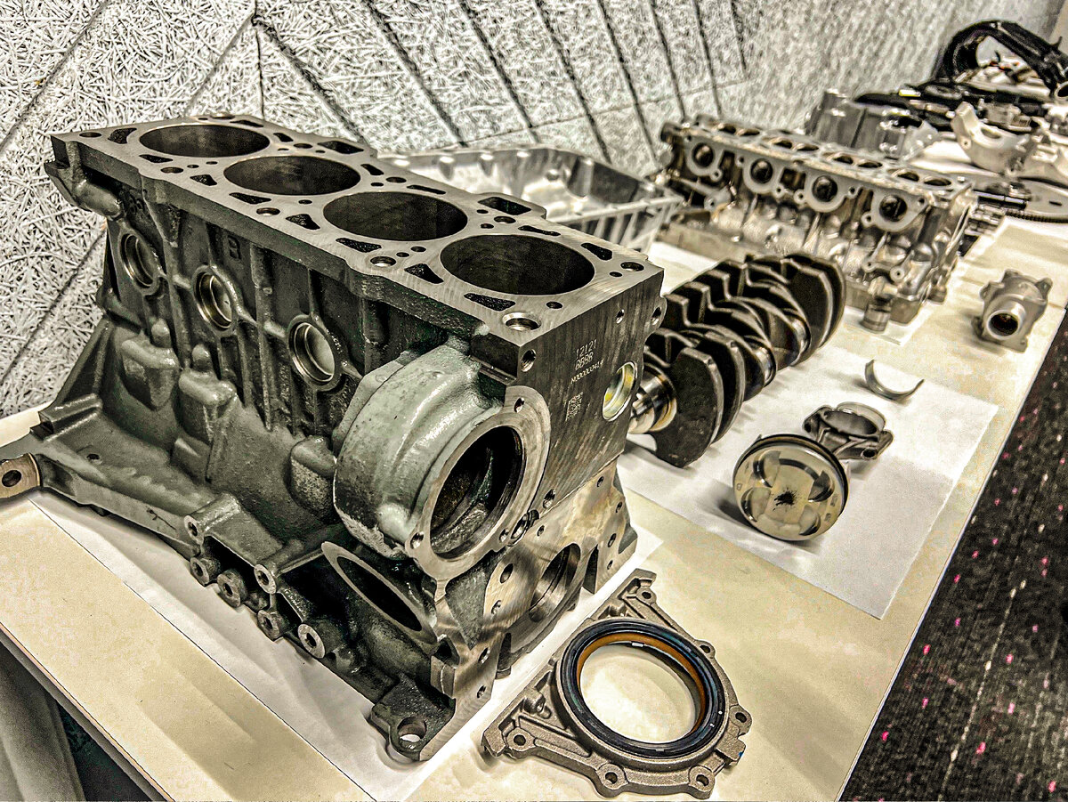 Двигатель 1.8 Evo претерпел порядка 25 изменений, правда, критика в его сторону уже успела полететь. 