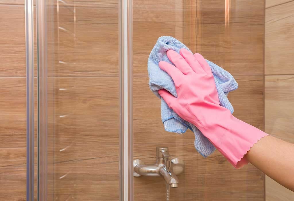 Die Feiertage stehen vor der Tür und mit ihnen der Frühjahrsputz. Einer der Räume, dessen Reinigung am längsten dauert, ist das Badezimmer. Es sollte überall glänzen.-3