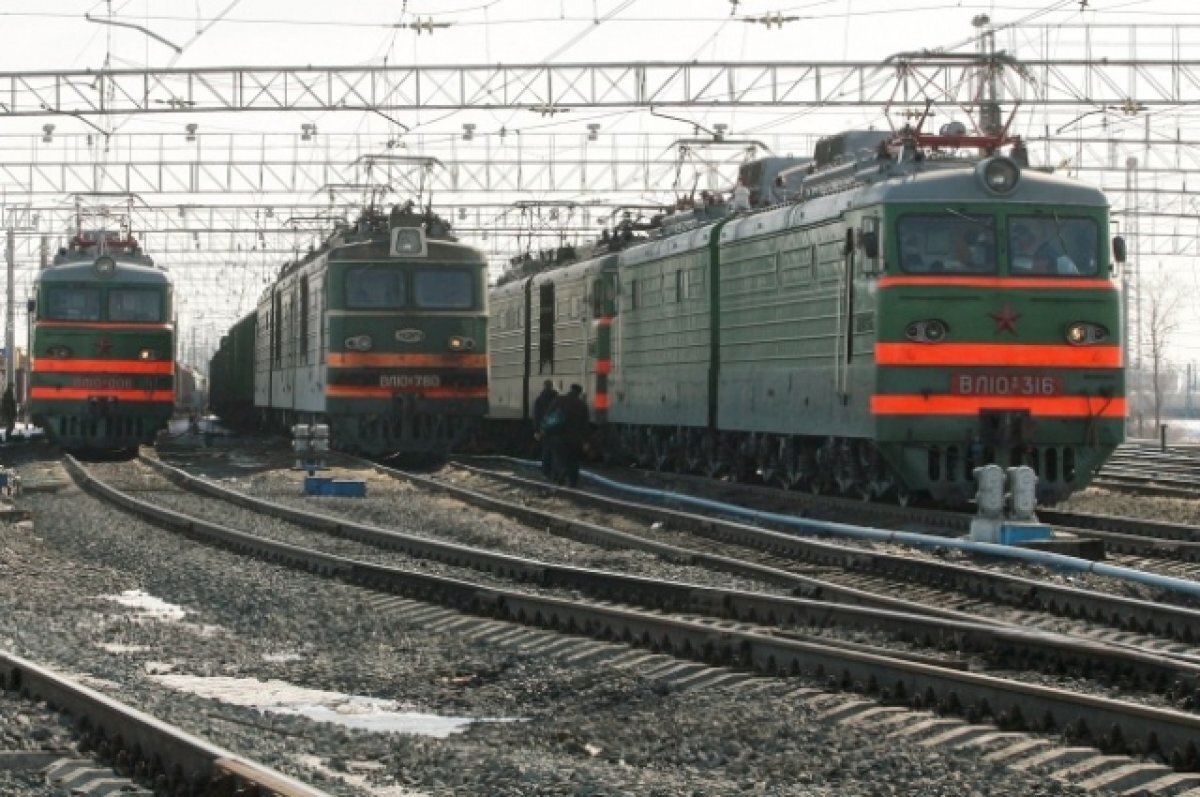    В Сызрани с двигавшегося электровоза выпрыгнул помощник машиниста