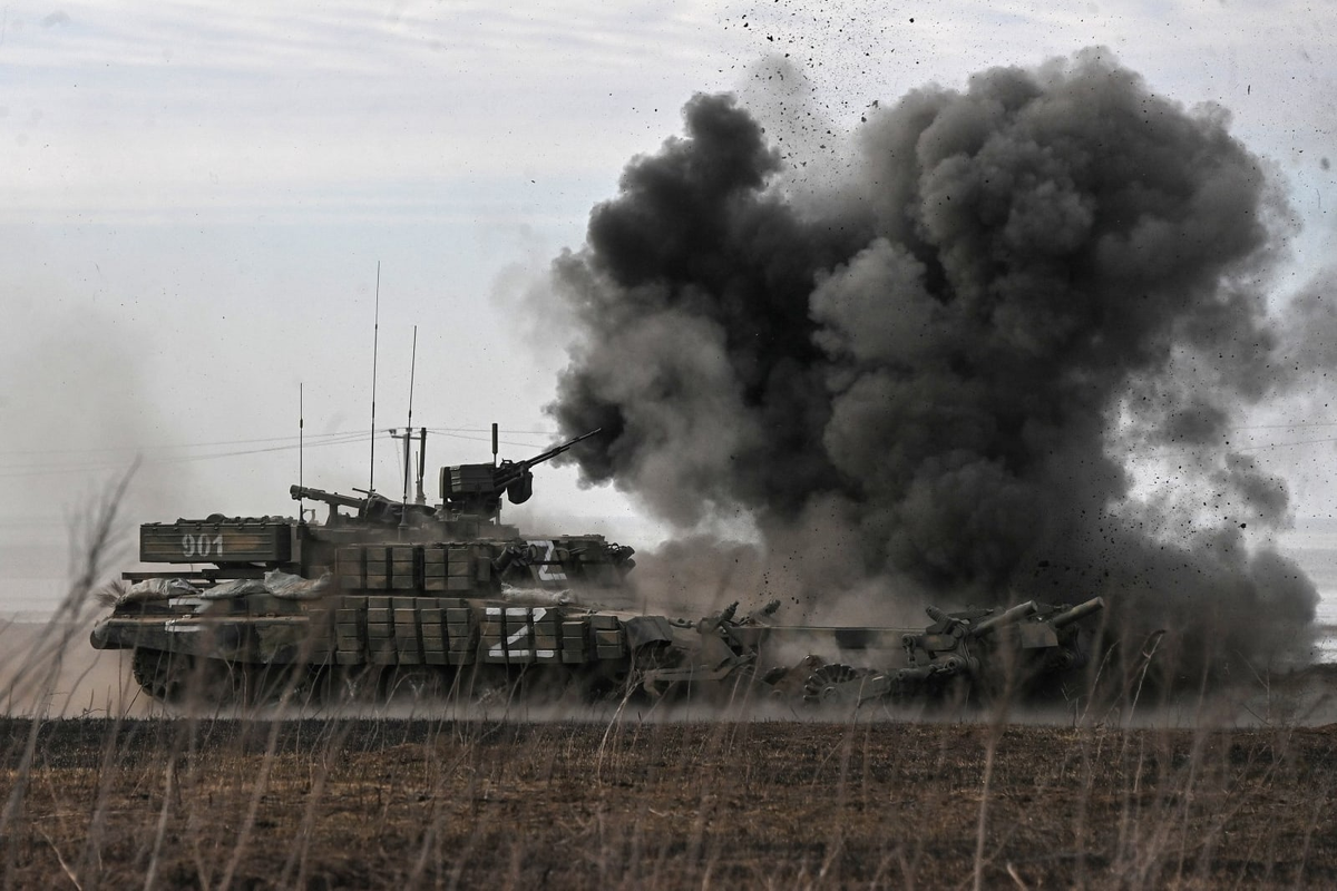 БМР-3М - боевая машина разминирования - в силу своих задач обладает мощной бронезащитой. Еще бы, уничтожение противотанковых минных заграждений занятие мягко говоря небезопасное.