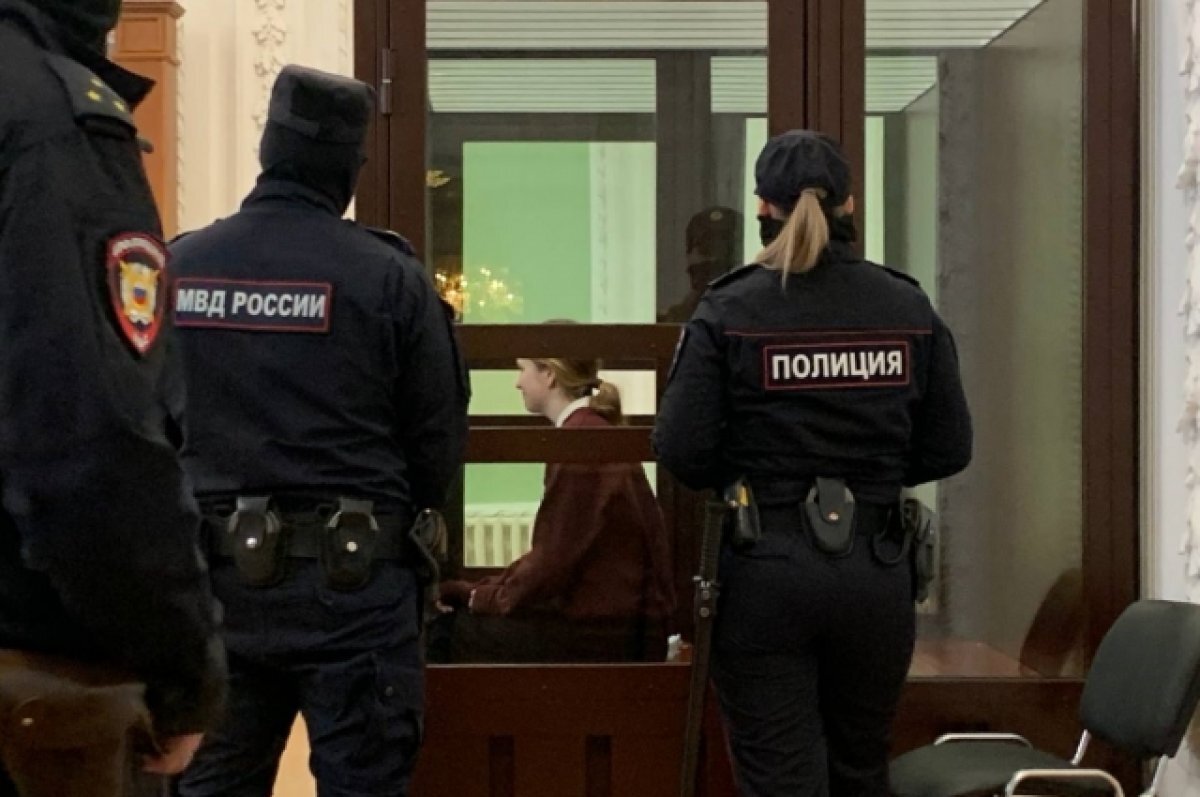    В Петербурге спустя 11 дней перерыва возобновился суд над Треповой*