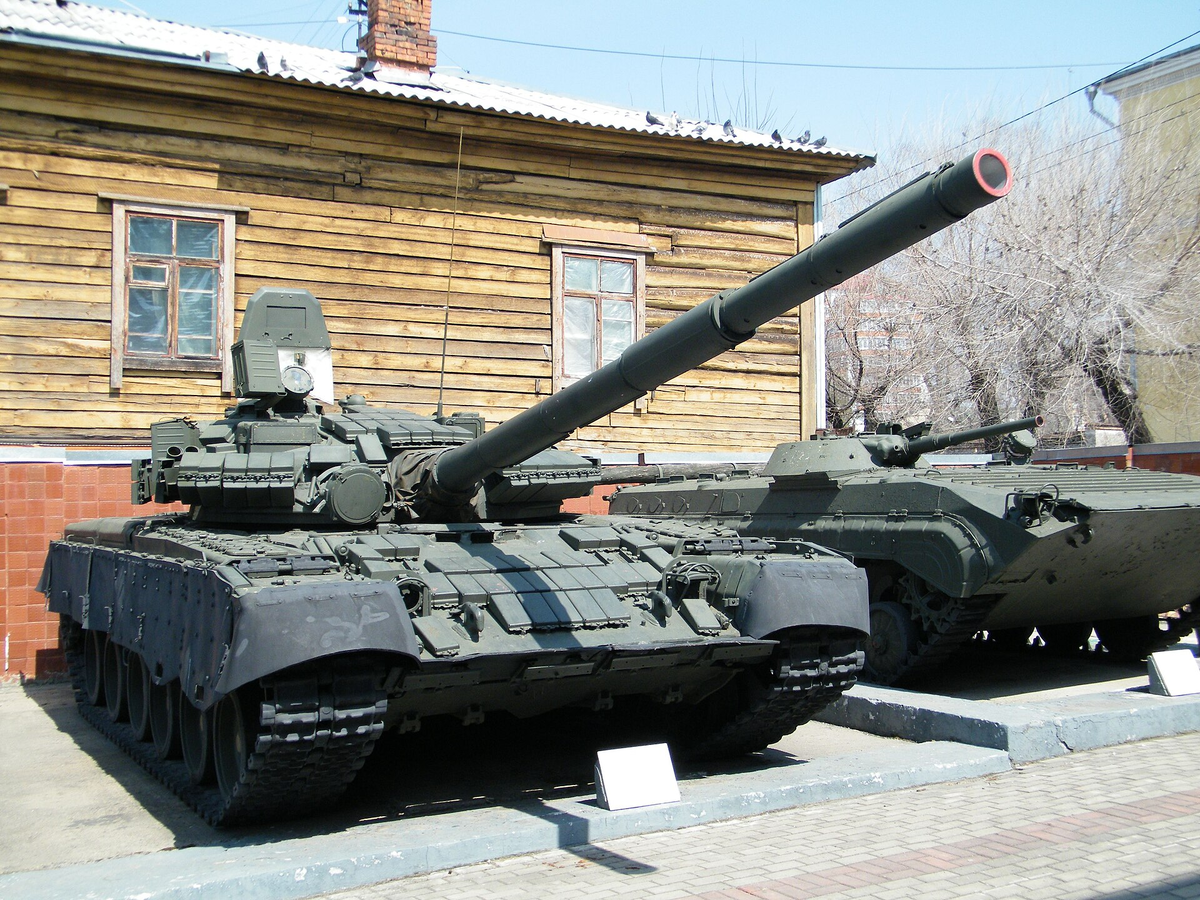 Т-80БВ, оснащенный ДЗ «Контакт-1». Источник фото: Andshel, CC BY-SA 3.0 <https://creativecommons.org/licenses/by-sa/3.0>, via Wikimedia Commons