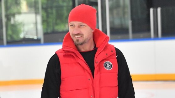    Костомаров вышел на лед на коньках впервые после ампутаций Роман Захаров