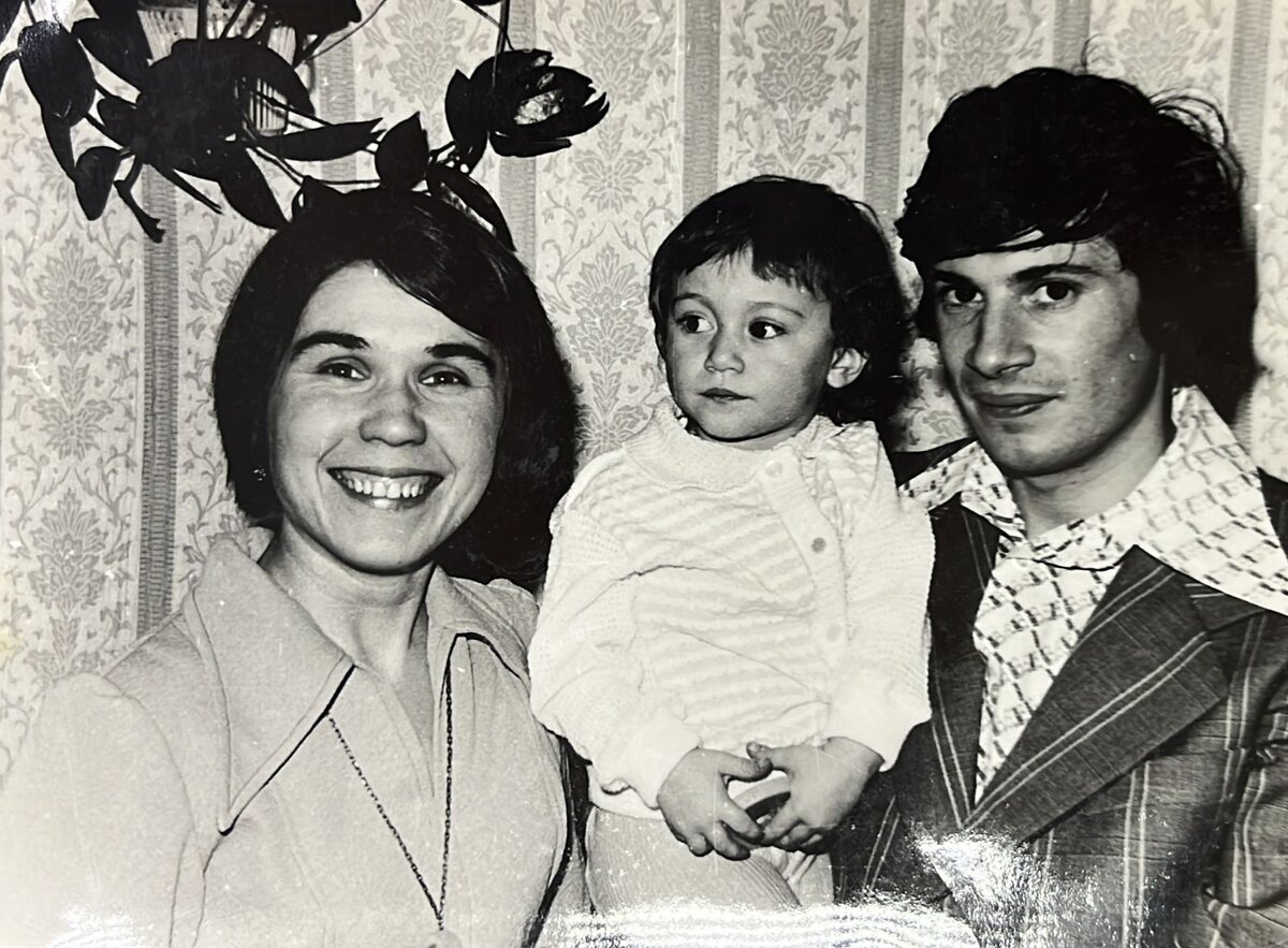 Ася Кислова с мамой и папой