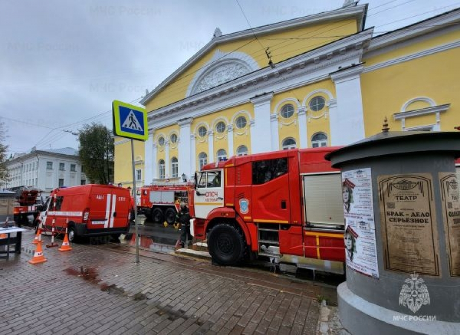 Пожарные учения в Областном драмтеатре им. Островского (г. Кострома).
