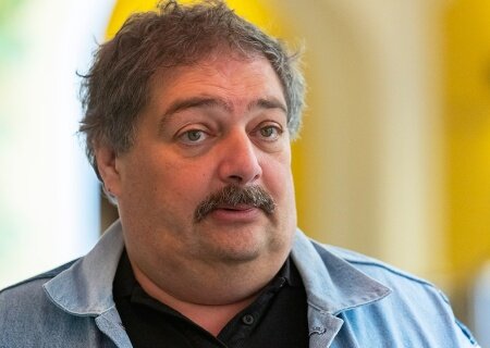    Писатель Быков намерен финансировать ВСУ и ожидает возвращения Украины в Мариуполь