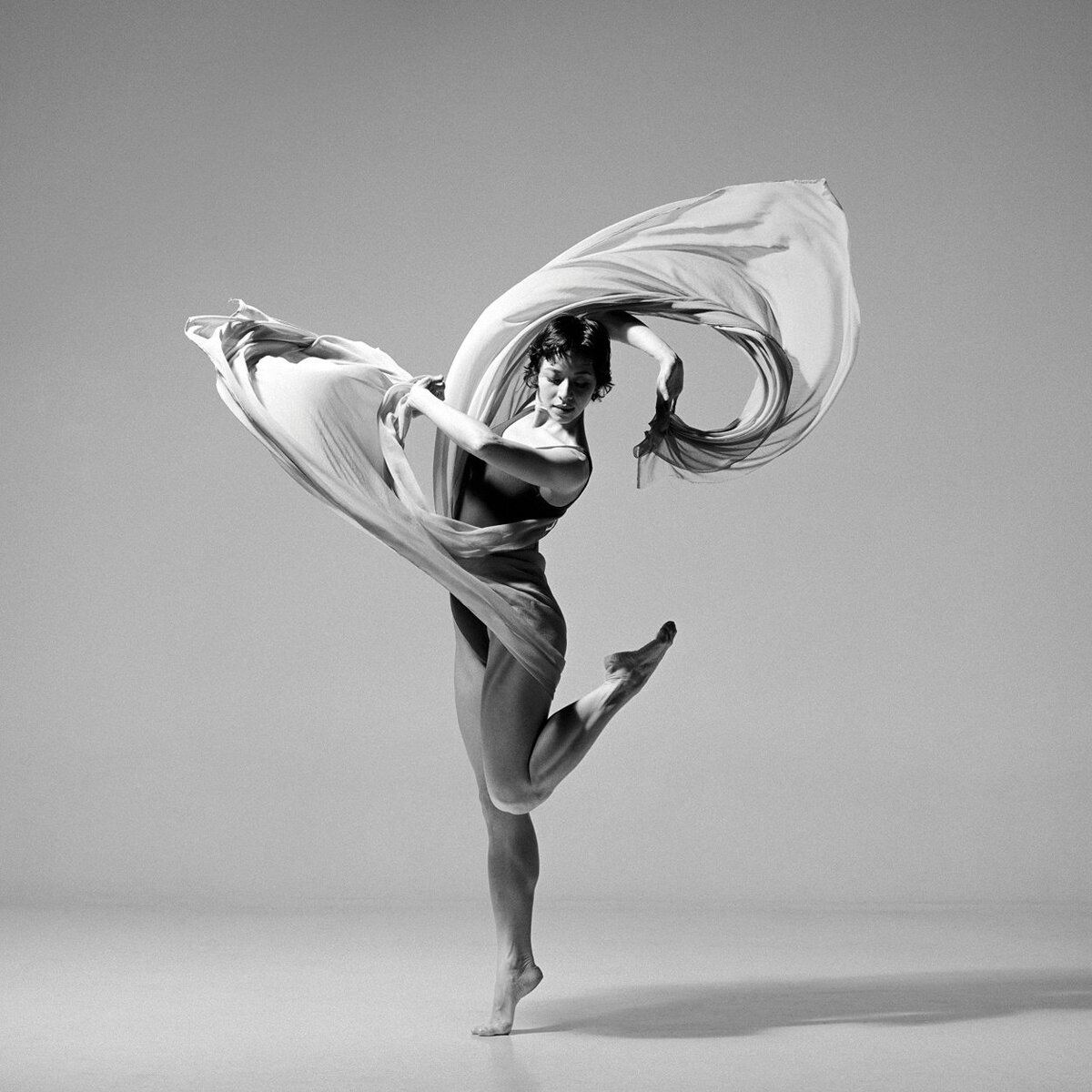 Танцуй unique. Контемпорари танец. Динамичные картинки. Динамичные фото. Lois Greenfield moving still.