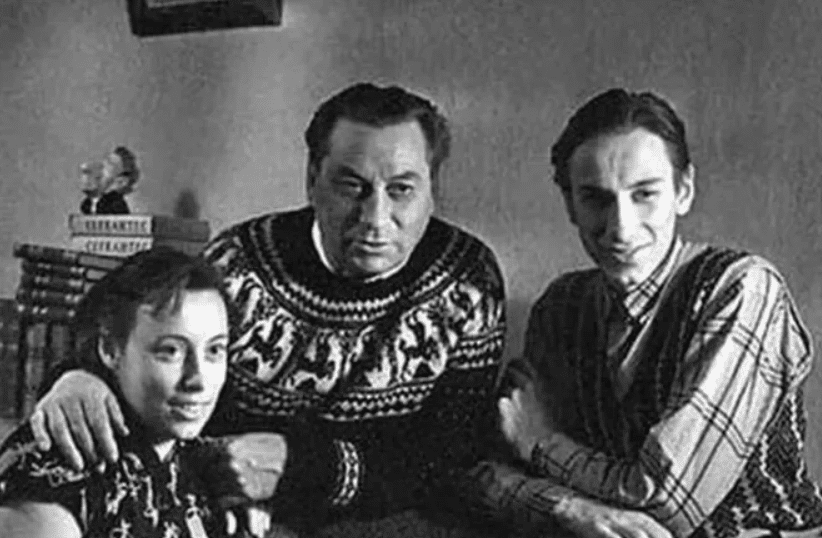 Ирина мейерхольд биография личная жизнь "Воспитал 8 детей, потерял 5 братьев, и умер как настоящий артист на сцене". Суд