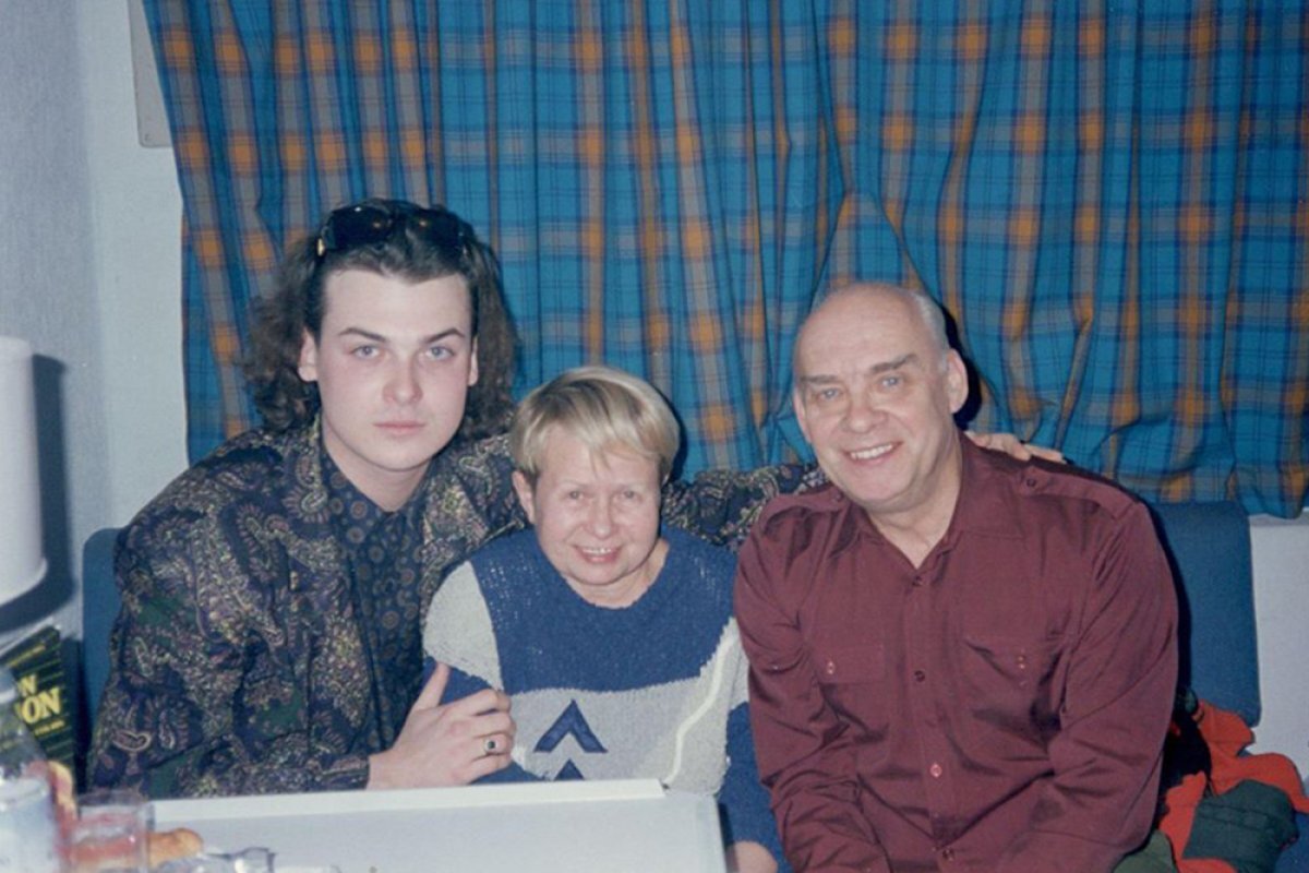    Певец Юлиан прокомментировал слухи о болезни Пахмутовой