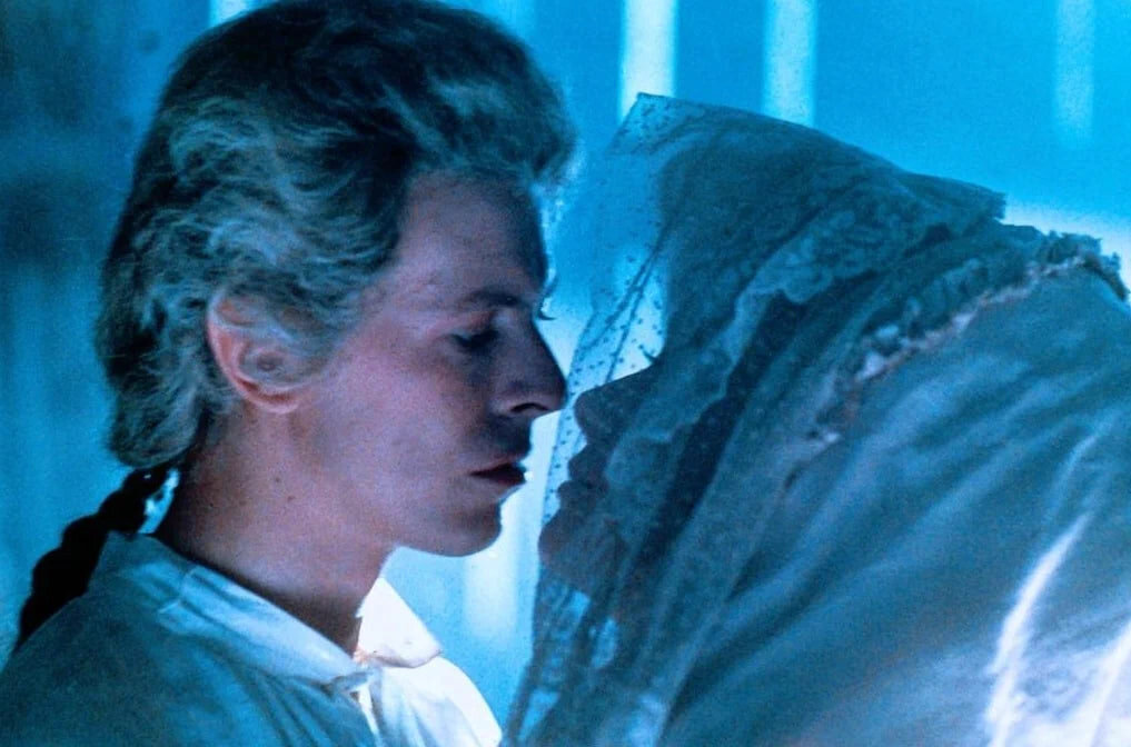 Голод фильм 1983 дэвид боуи. Дэвид боуи город фильм 1983. Голод дэвид боуи. Дэвид боуи город фильм 1983. Катрин денев голод 1983.