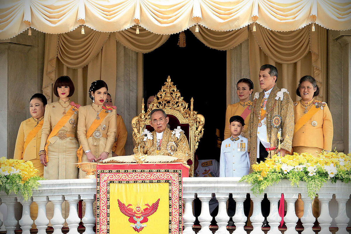 Thailand form. Таиланд конституционная монархия. Семья чакри из Таиланда. Конституционная монархия в Тайланде. Правление короля Тайланда.