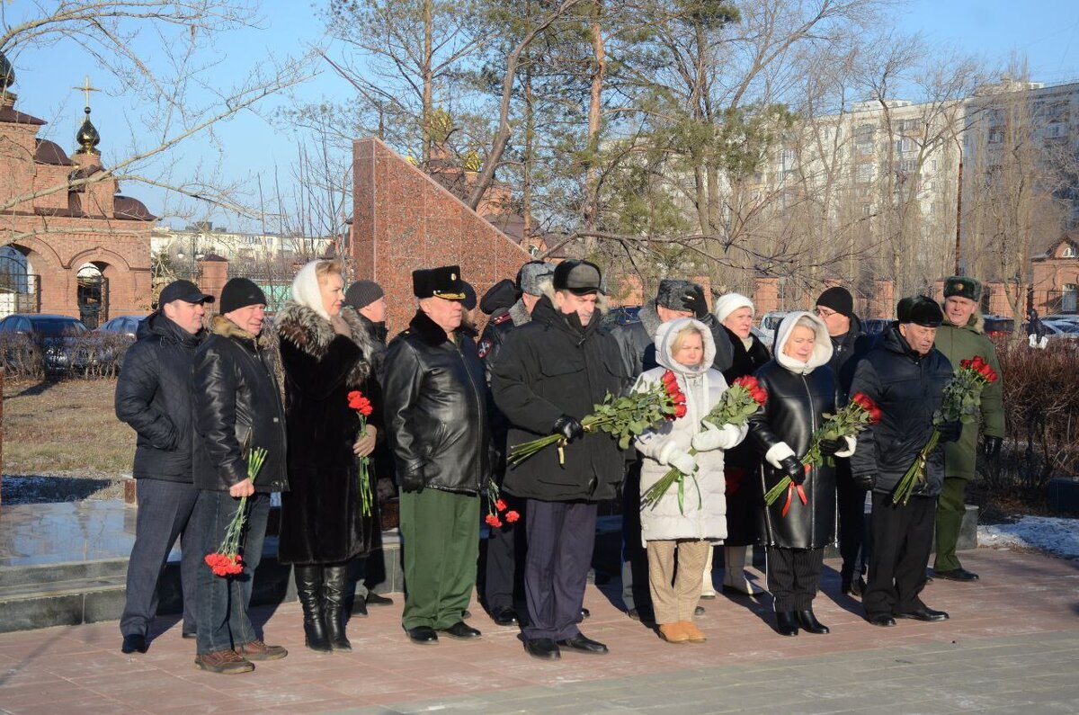  📷    В Оренбурге прошел митинг памяти погибших в вооруженном конфликте в Чечне Марина Шарт