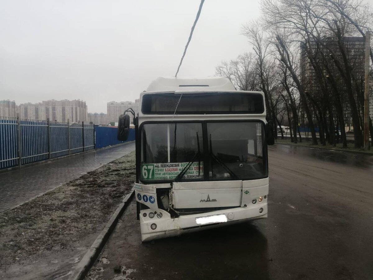 В Ростове водитель автобуса врезался в опору ЛЭП в Левенцовке | Donday.ru |  Дзен