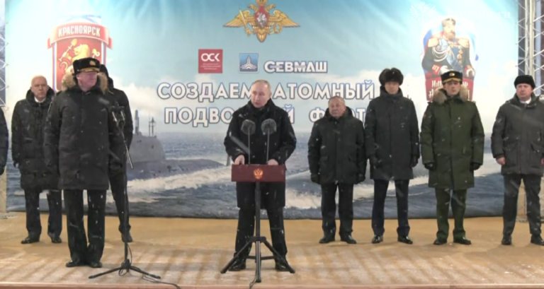    Владимир Путин принял участие в церемонии подъема военно-морских флагов на крейсерах Кристина Просвиркина