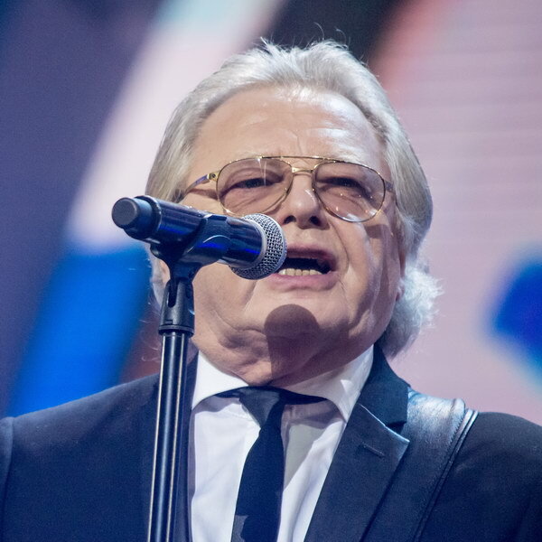     Стало известно, с кем из звезд россияне проведут новогоднюю ночь