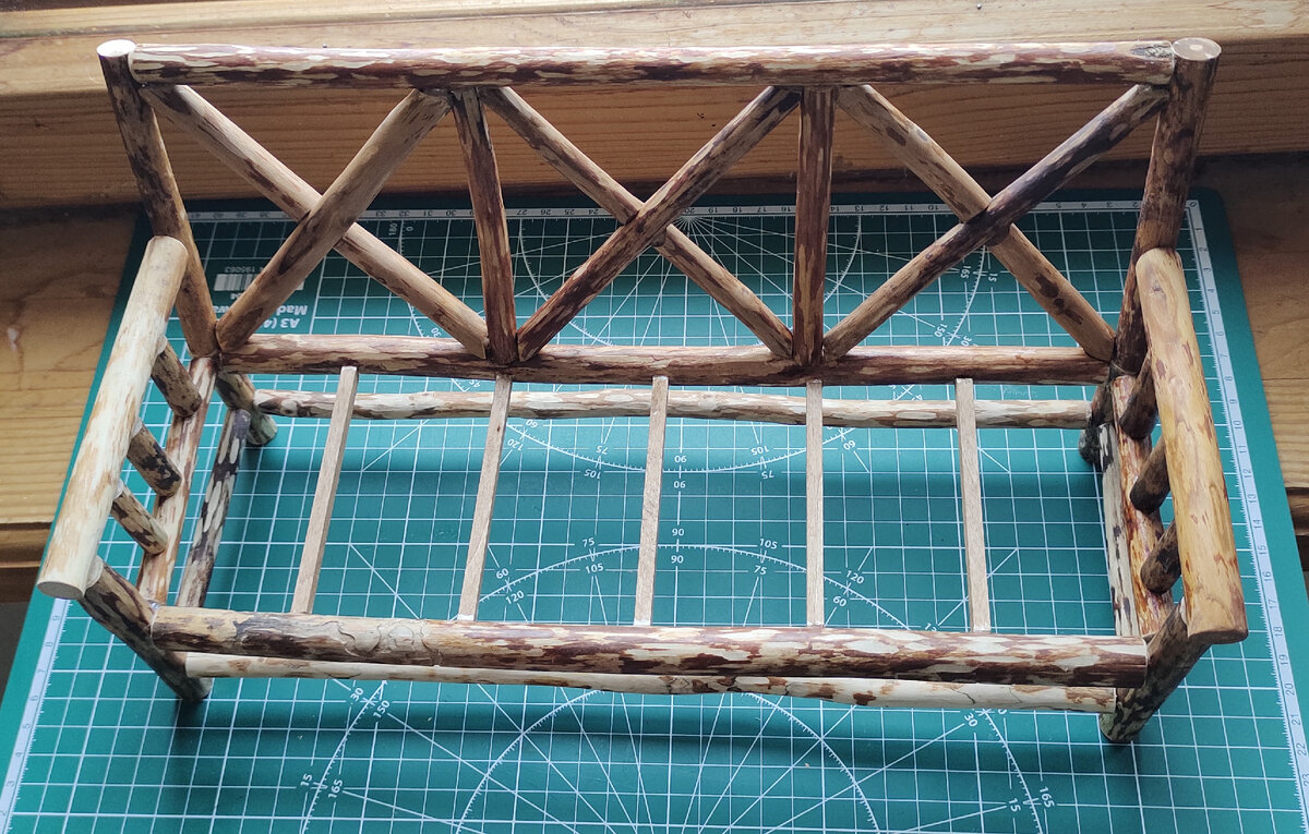 Каркас дивана до покраски.