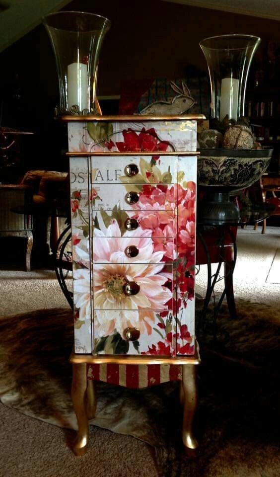 комод в стиле декупаж, яркая часть интерьера 