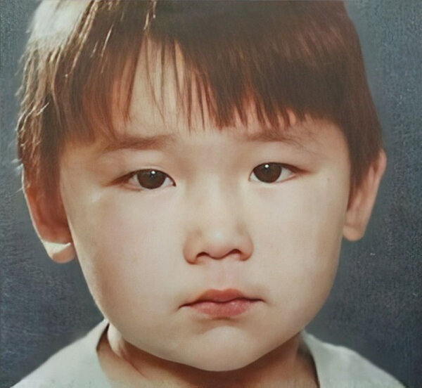    По национальности певец — казахстанец